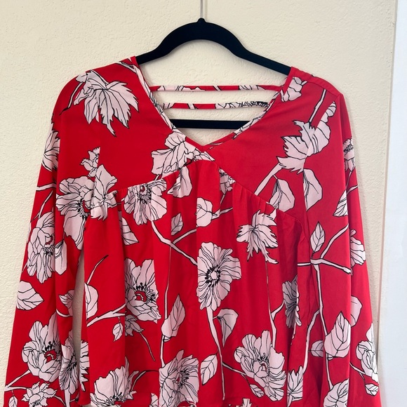 Red floral Copper Key Blouse ⭐️ - Picture 1 of 7